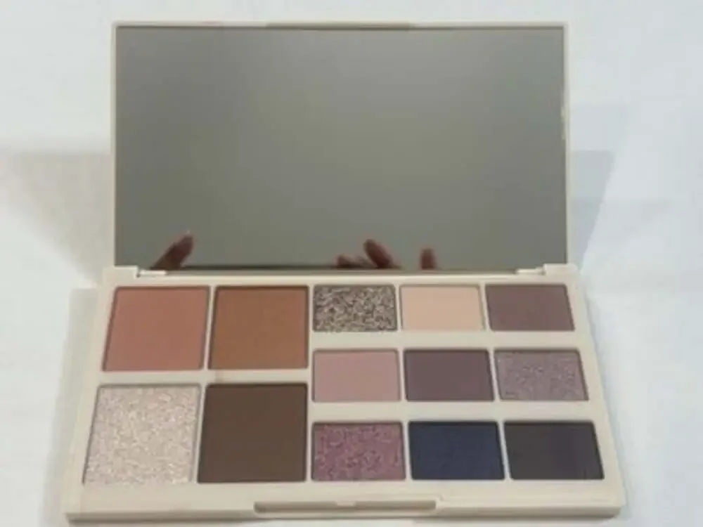 Laura Geller Passport to Pretty: A Sweet Escape Travel Face & Eye Palette